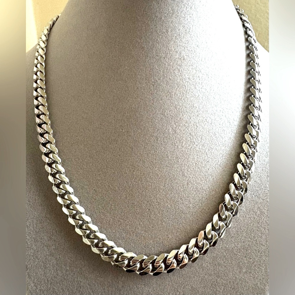 Beautiful Stainless Steel Silver Tone Chain Necklace, NEW!